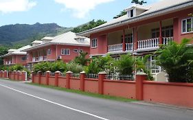 Reef Holiday Apartments